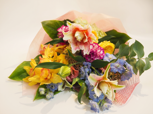 八重咲きユリと彩り花々の華やかミックスブーケ｜誕生日 お祝い 記念日 発表会 花束