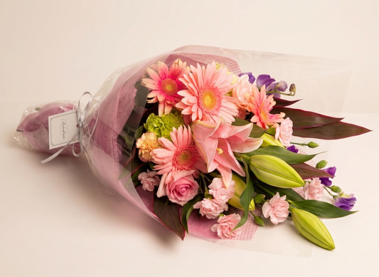 ピンクユリとガーベラの華やかスイートブーケ｜誕生日 お祝い 記念日 女性向け 花束