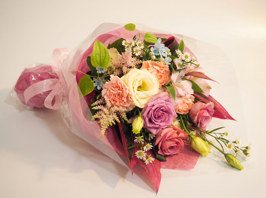 パステルカラーの優しく可憐なナチュラルブーケ｜誕生日 お祝い 記念日 女性向け 花束